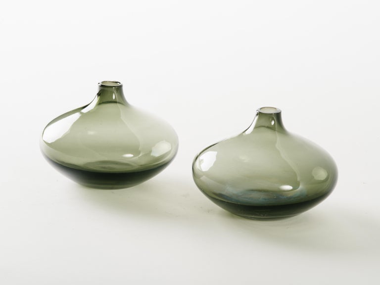 Mid-Century Modern Smoked Grey Glass Teardrop Bud Vase For Sale 5