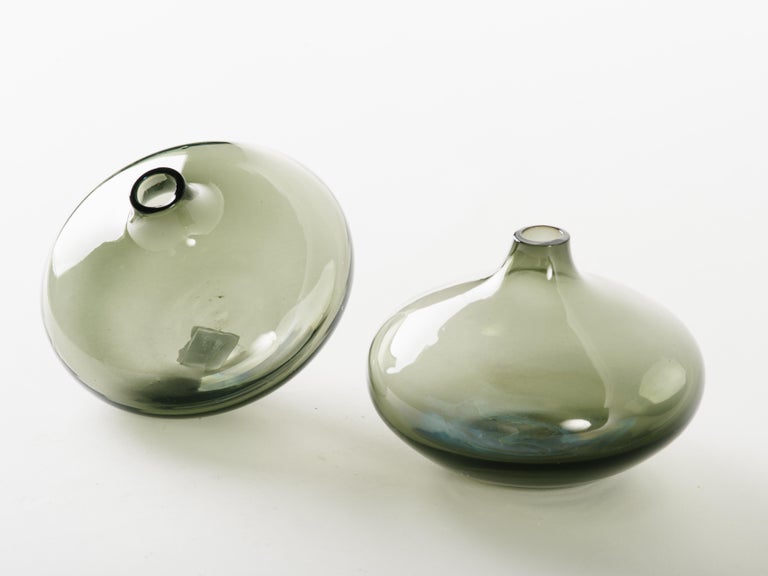 Mid-Century Modern Smoked Grey Glass Teardrop Bud Vase For Sale 3