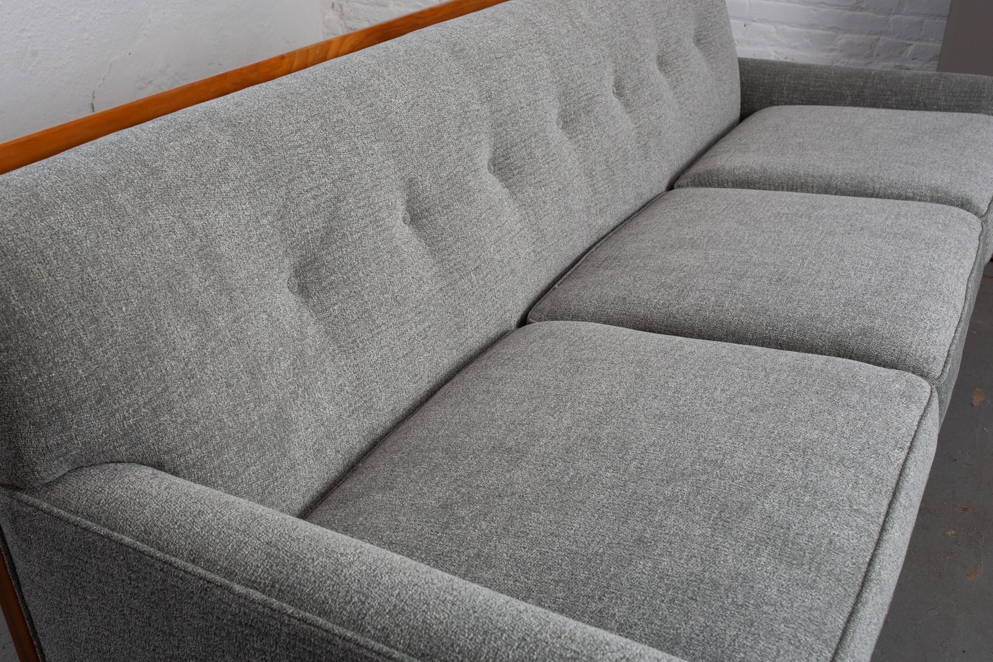 Mid-Century Modern Sofa Attributed to Paul McCobb 12