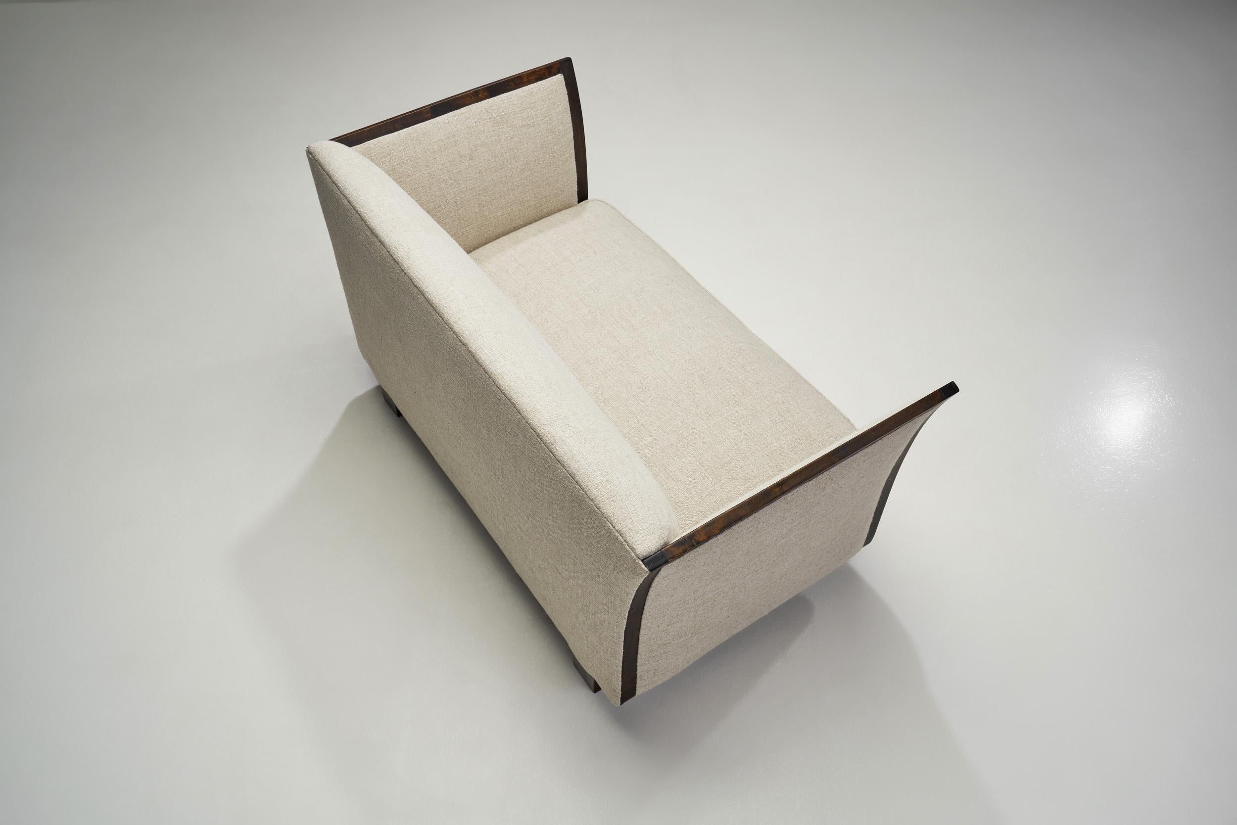 Modernes Mid-Century-Sofa von einem dänischen Möbelschreiner, Dänemark, ca. 1950er Jahre (Bouclé) im Angebot