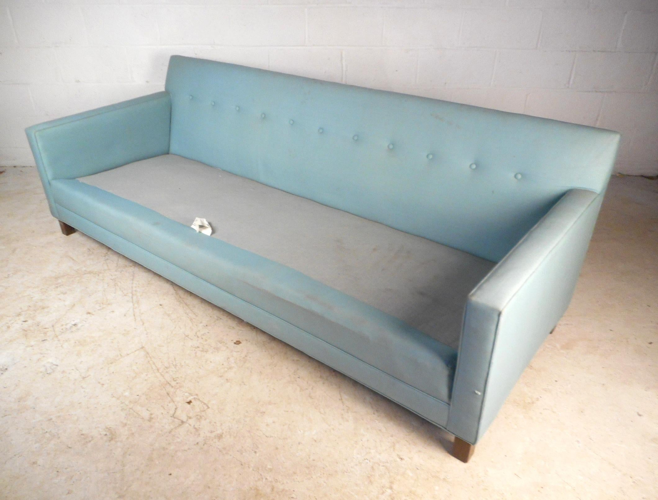 Mid-Century Modern Sofa by Dunbar im Zustand „Gut“ in Brooklyn, NY