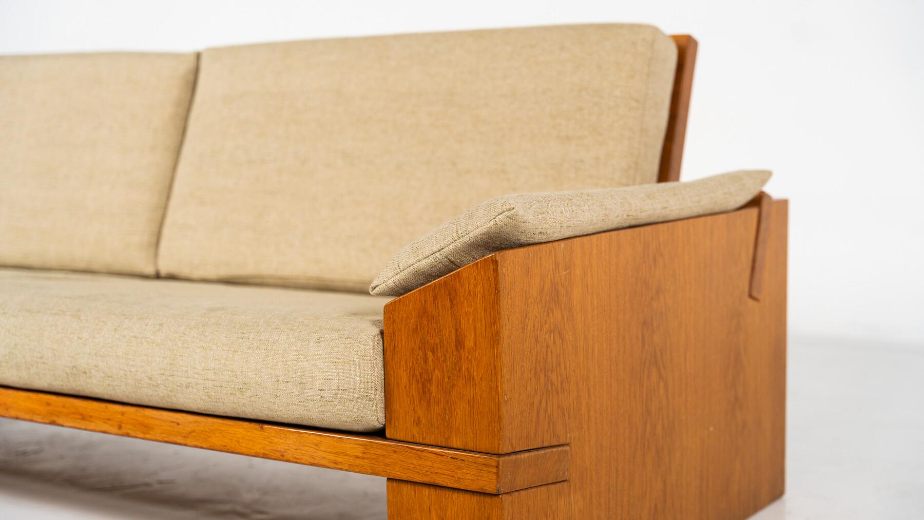 Mid-Century Modern Sofa by Guiseppe Rivadossi, Wood and Fabric Italy, 1970s  In Good Condition In Brussels, BE