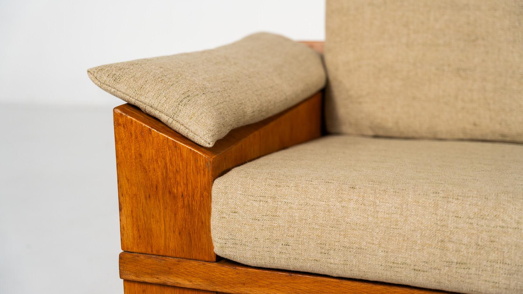 Mid-Century Modern Sofa by Guiseppe Rivadossi, Wood and Fabric Italy, 1970s  For Sale 4