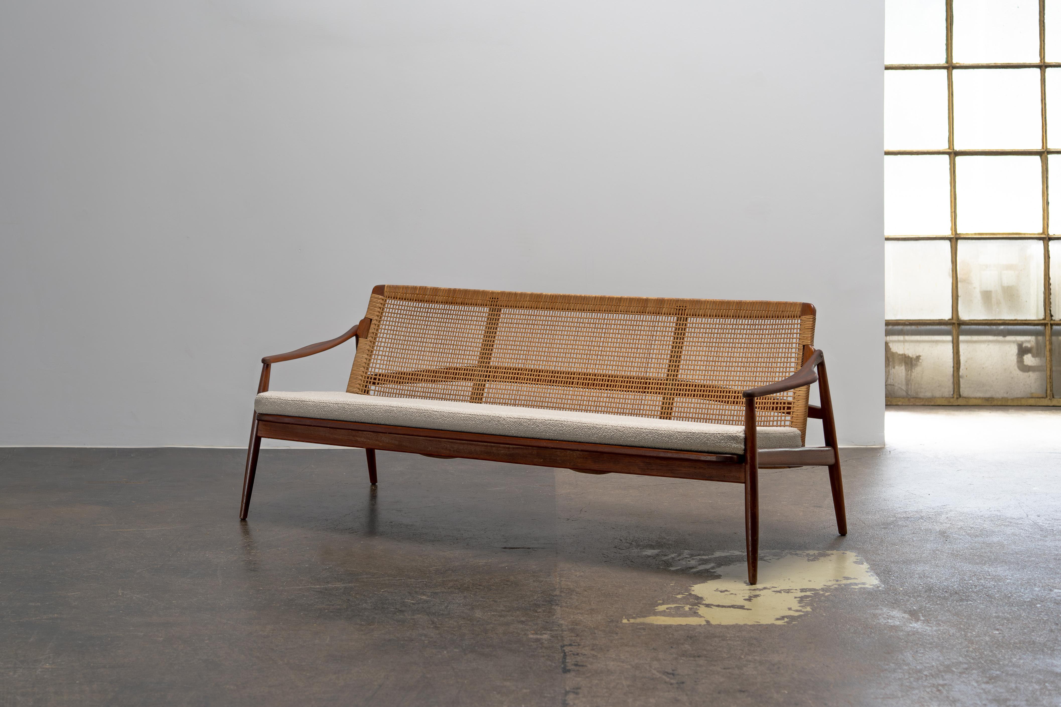Mid-Century Modern Canapé moderne du milieu du siècle par Hartmut Lohmeyer pour Wilkhahn, teck et rotin, années 1950 en vente
