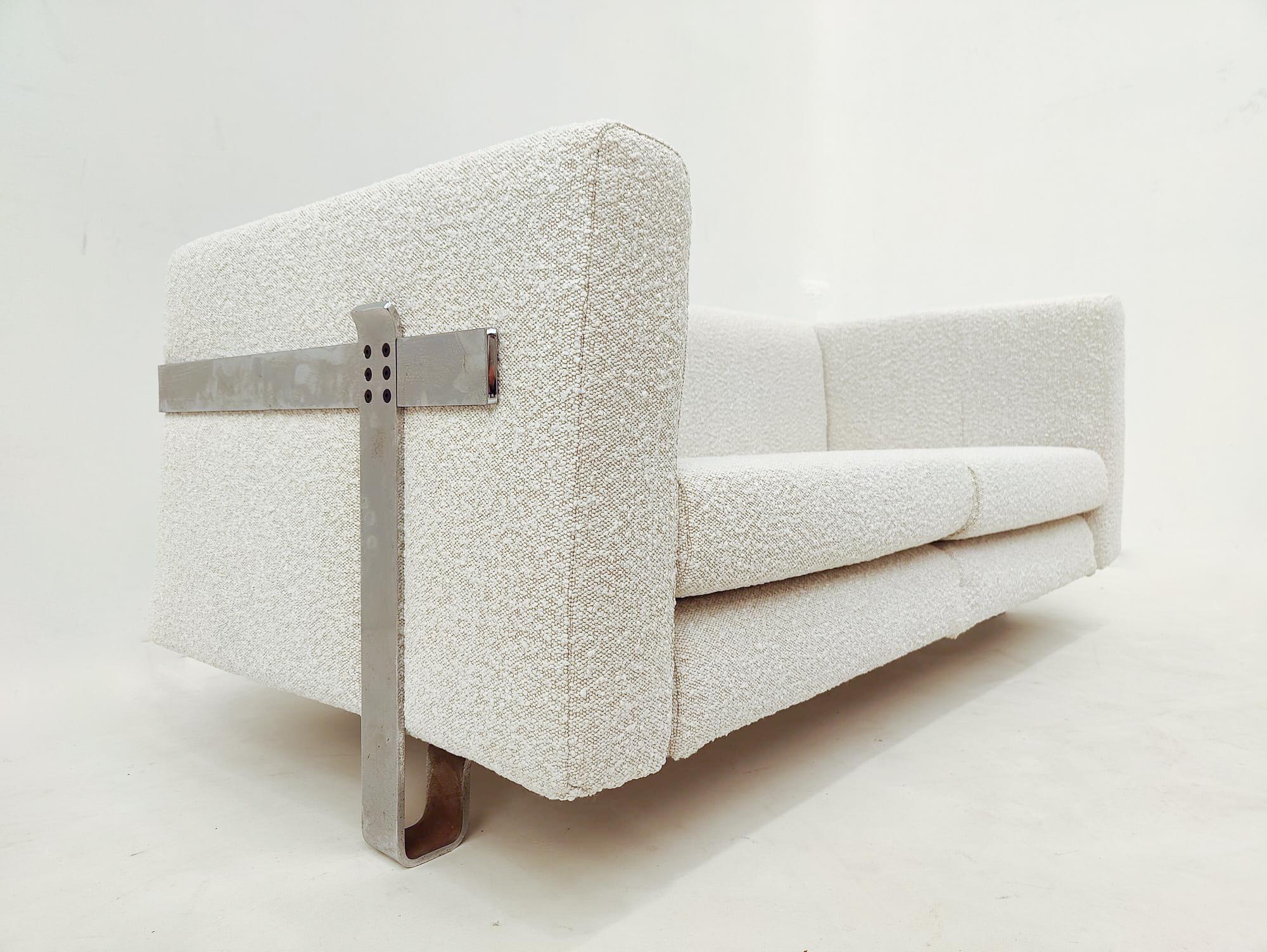 Modernes Sofa aus der Mitte des Jahrhunderts von Luigi Caccia Dominioni für Azucena, 1960er Jahre (Stoff) im Angebot