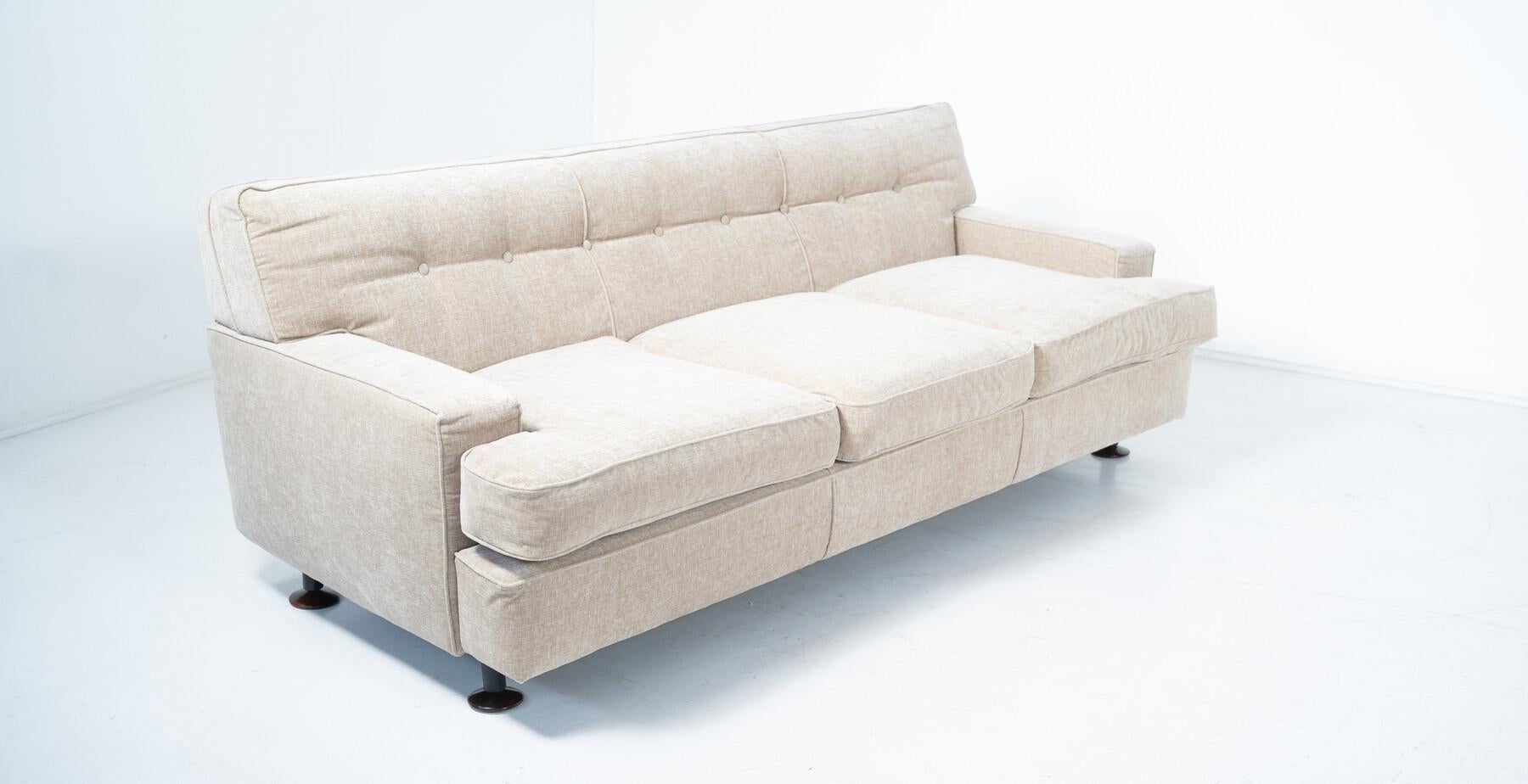 Modernes Sofa aus der Mitte des Jahrhunderts von Marco Zanuso für Arflex, neu gepolstert, 2 Stück verfügbar im Angebot 4