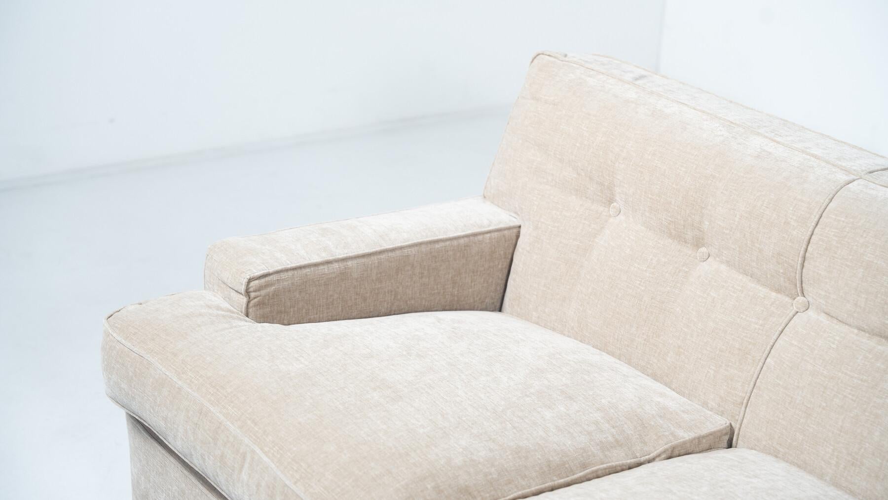 Modernes Sofa aus der Mitte des Jahrhunderts von Marco Zanuso für Arflex, neu gepolstert, 2 Stück verfügbar (20. Jahrhundert) im Angebot