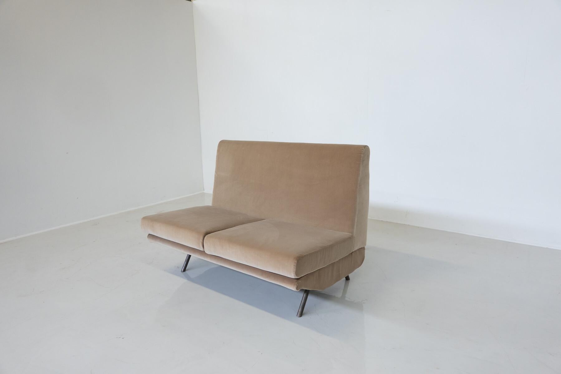 Velours Canapé The Modernity de Marco Zanuso, Italie, années 1960 - New Upholstery en vente