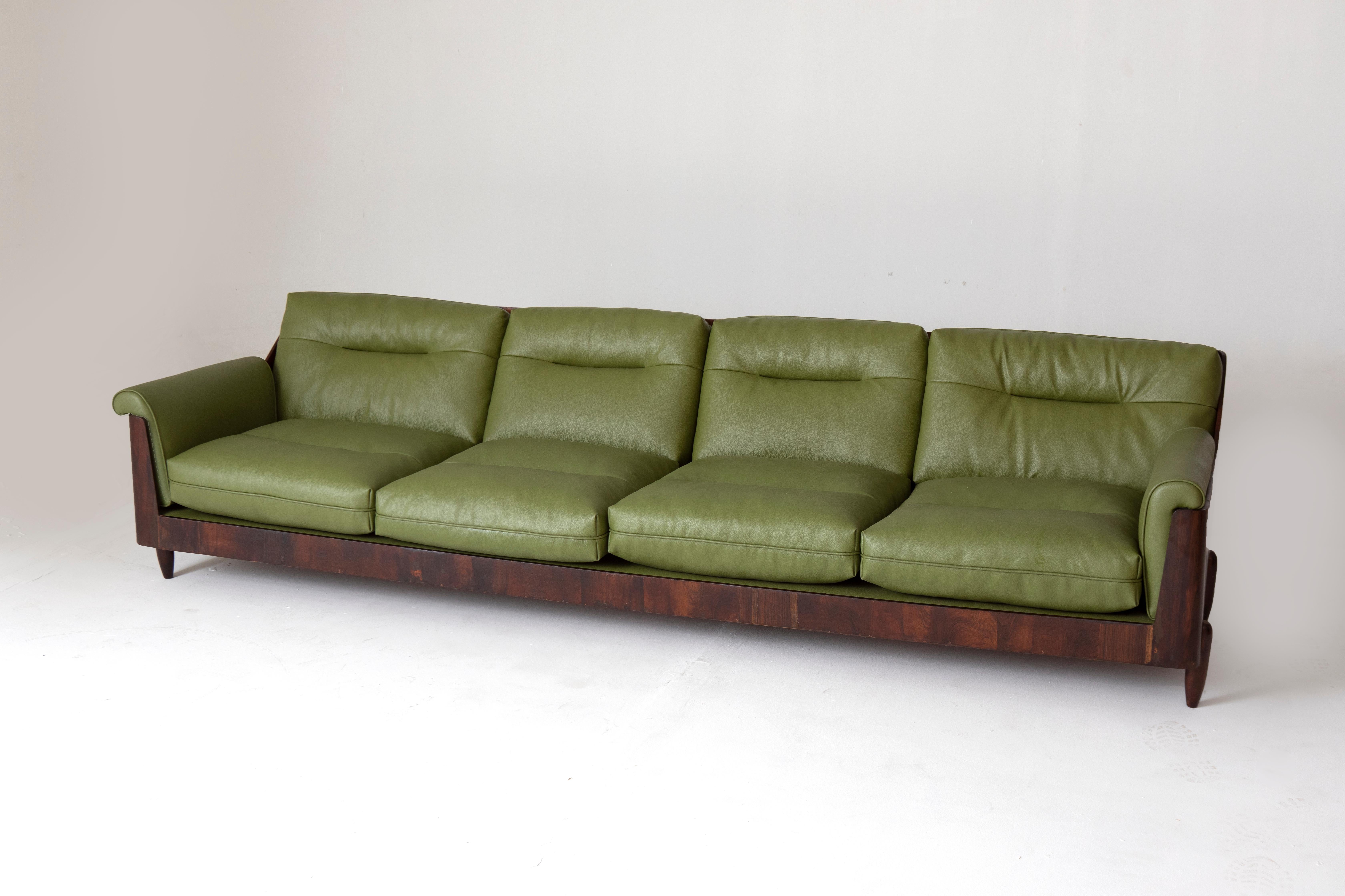 Brazilian Mid-Century Modern Sofa by Novo Rumo, 1960s For Sale