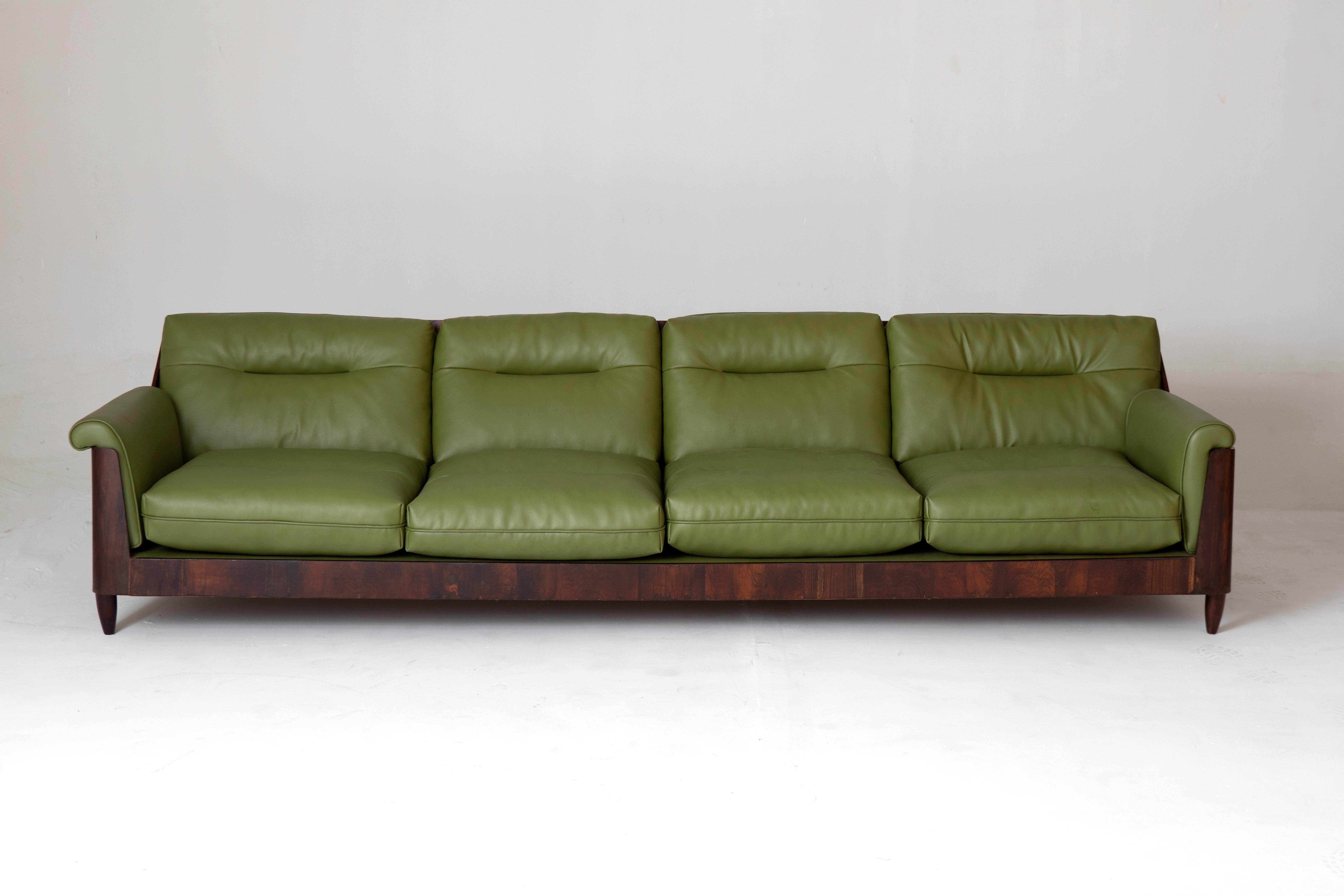 Varnished Mid-Century Modern Sofa by Novo Rumo, 1960s For Sale