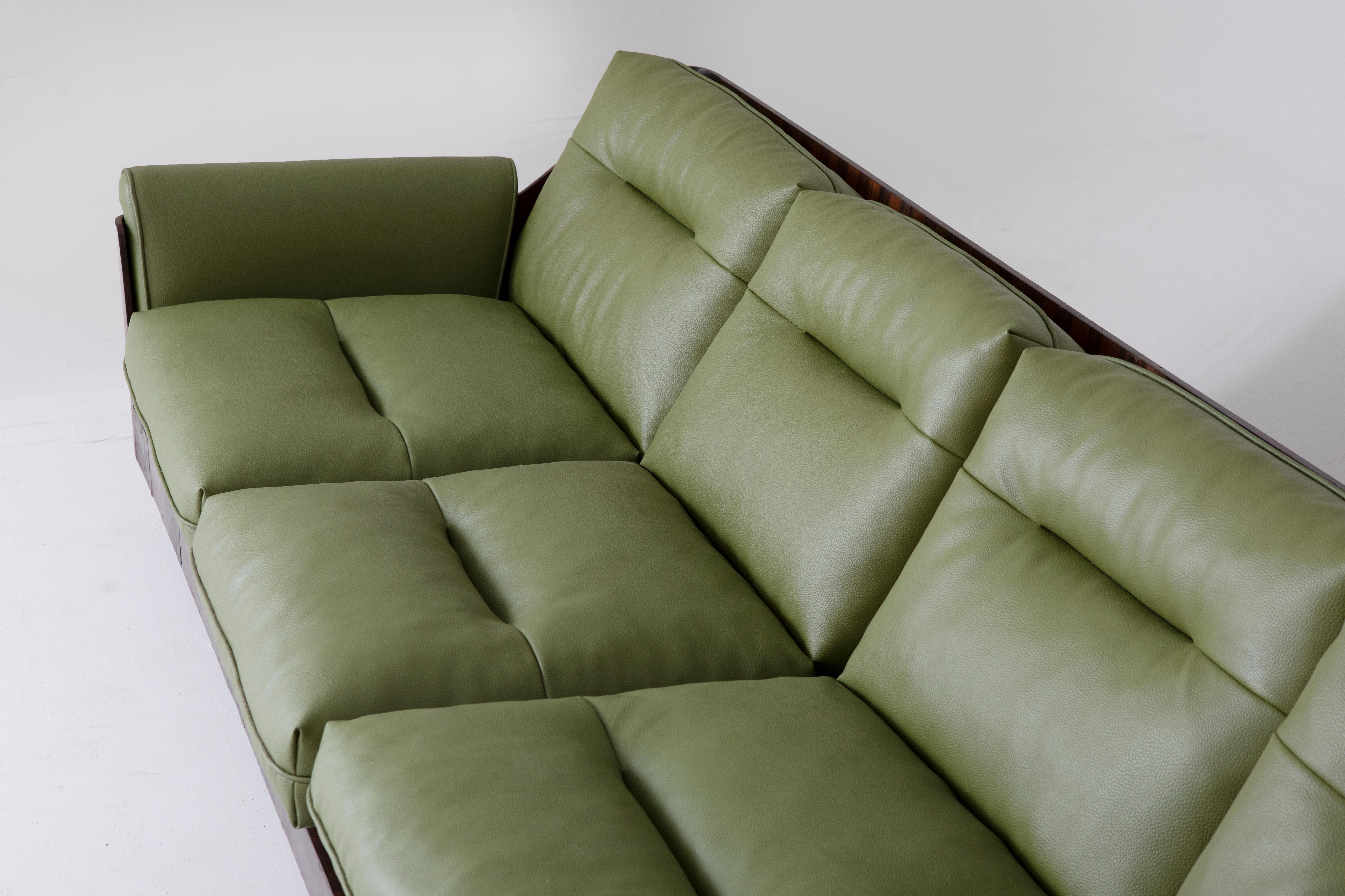 Mid-Century Modern Sofa by Novo Rumo, 1960s In Good Condition For Sale In Deerfield Beach, FL