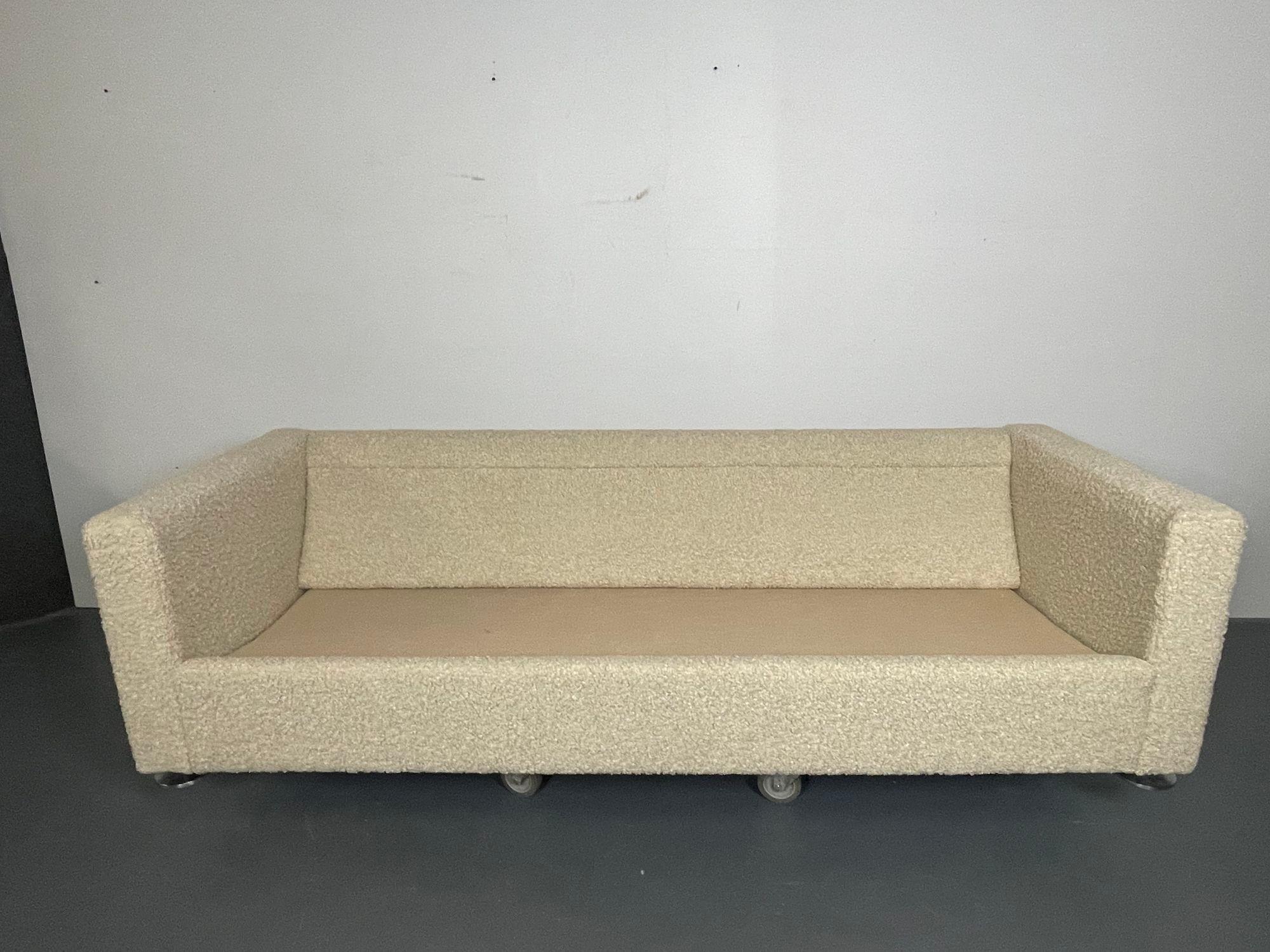Mid Century Modern Sofa by Stendig, New Luxurious Boucle, Switzerland, 1950s For Sale 4