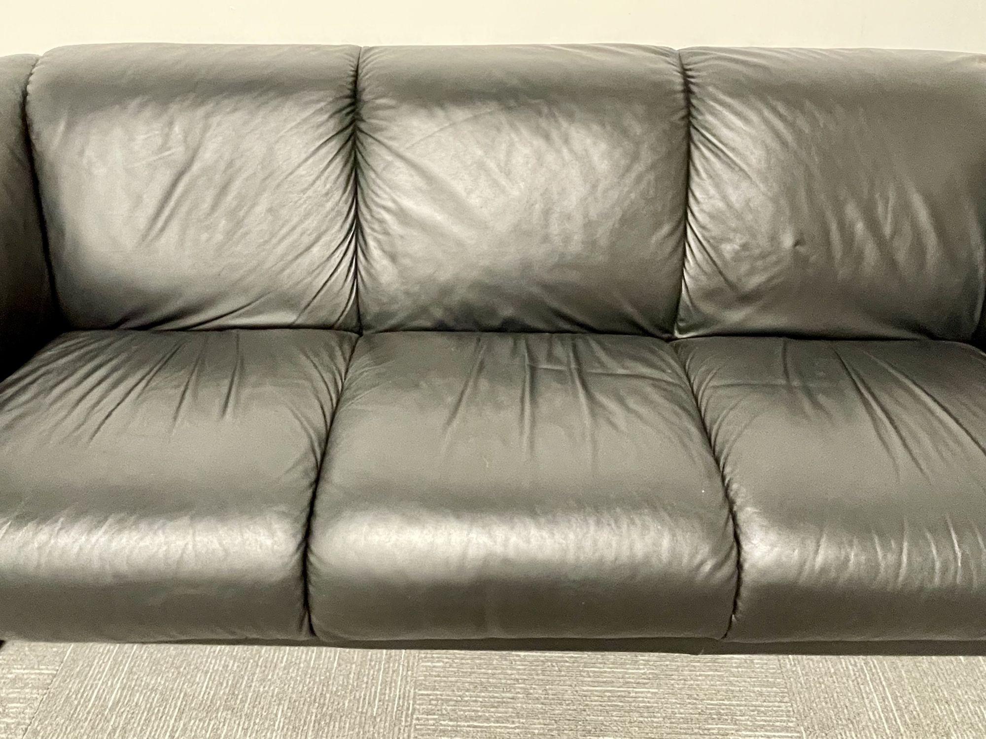 Modernes Sofa aus der Mitte des Jahrhunderts, Kommode, Holzbesatz, schwarzes Leder im Angebot 2