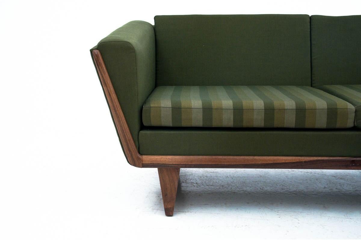 Sofa, Denmark, 1970s. Very good condition.
Unique rosewood frame, Mid-Century Modern design.

Dimensions: height 64 cm / height of the seat. 43 cm / width 173 cm / Dep. 83 cm.