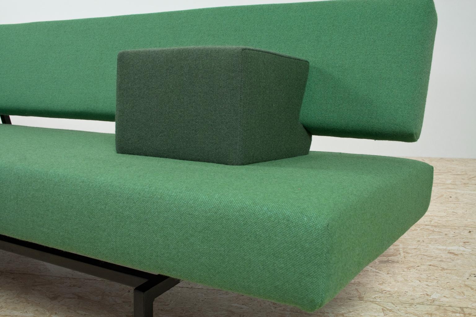 Lacquered Mid-Century Modern Sofa Daybed in Forest Green by Martin Visser, Spectrum, 1960s