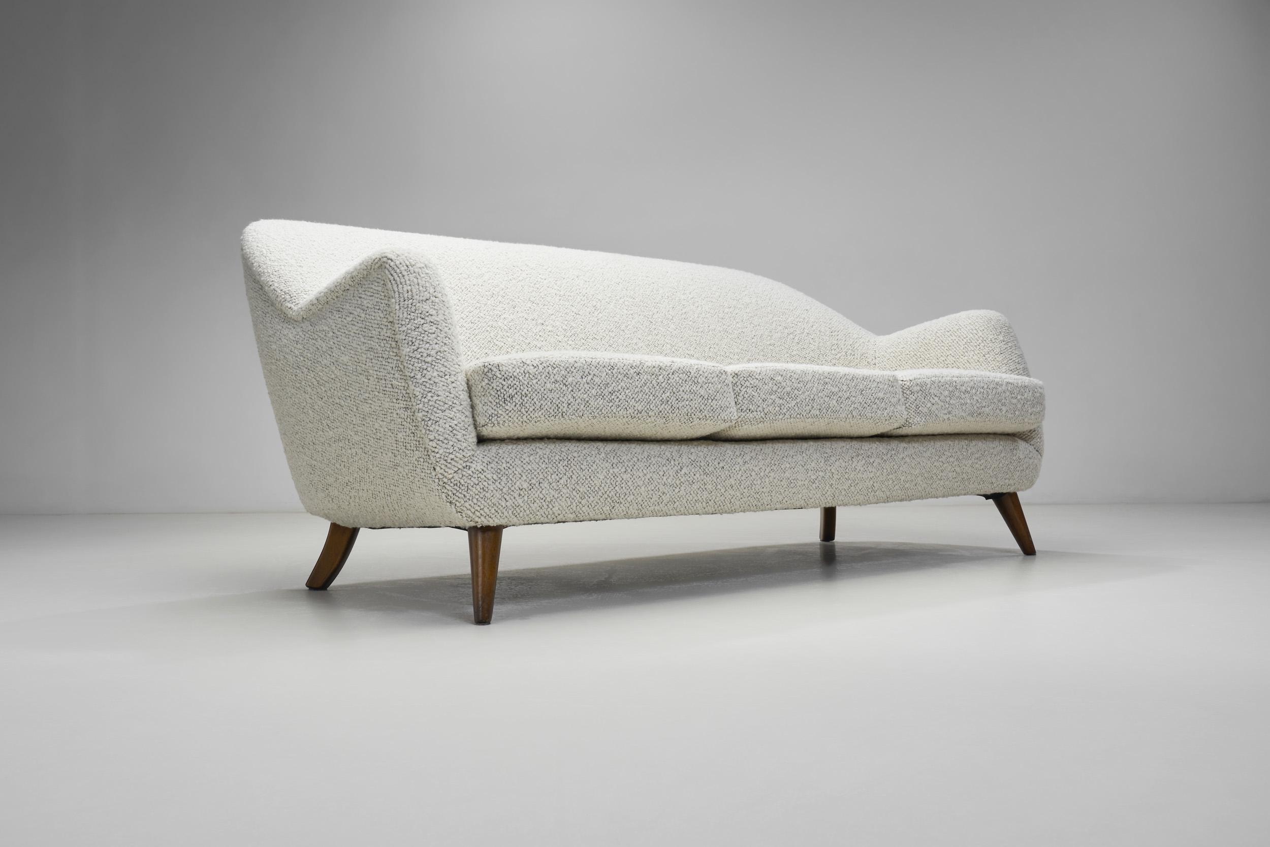 Mid-Century Modern Sofa, Europe ca 1950s For Sale 2
