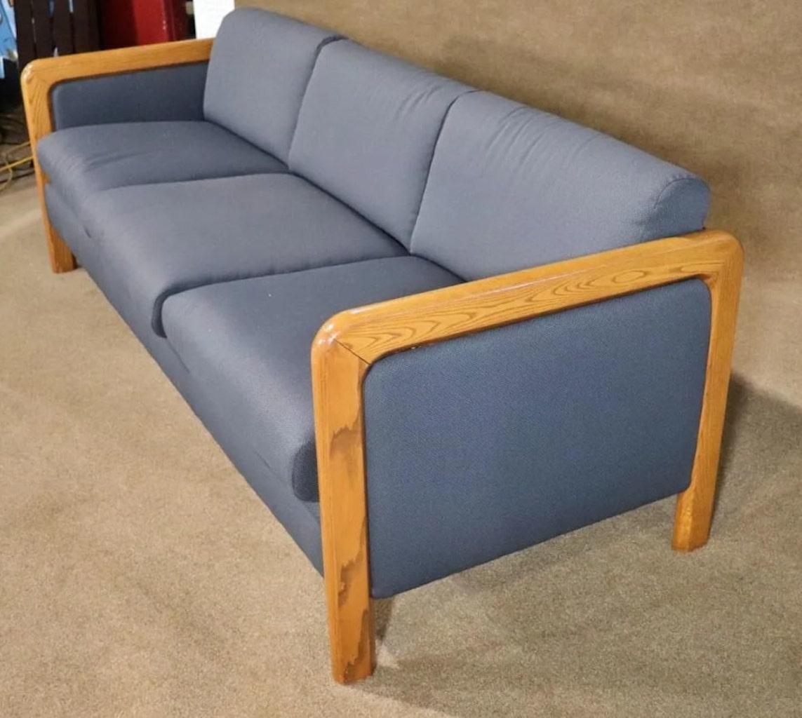 Mid-Century Modern Sofa (Holz) im Angebot