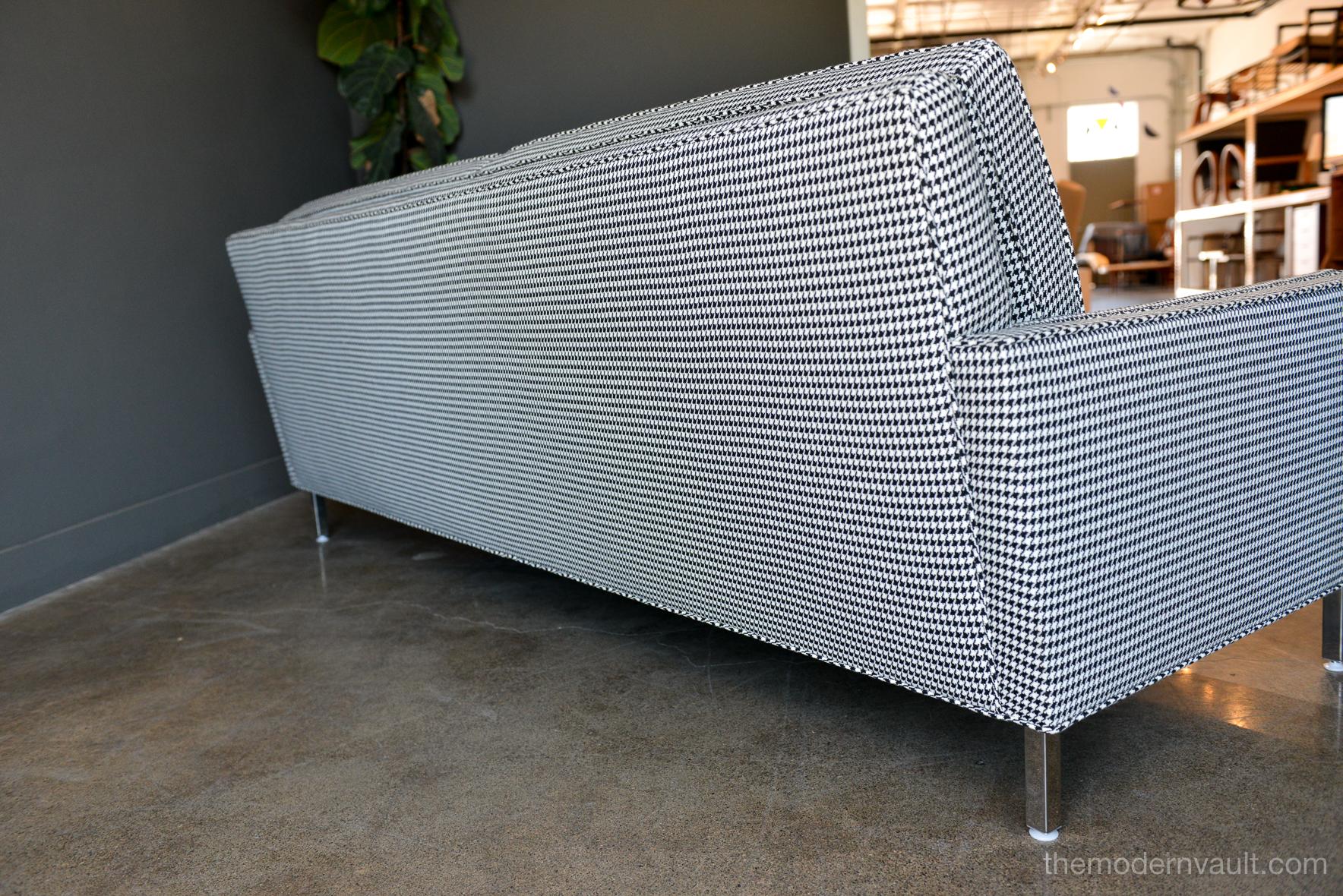 Mid-Century Modern Sofa in Black and White Houndstooth, circa 1955 In Excellent Condition In Costa Mesa, CA