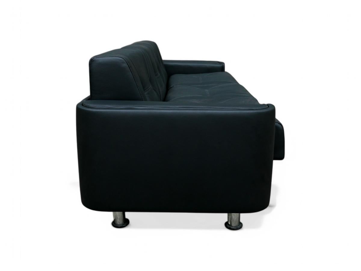 20th Century Mid-Century Modern Sofa in Black Leather & Wood by Jorge Zalszupin, Brazil, 1970 For Sale