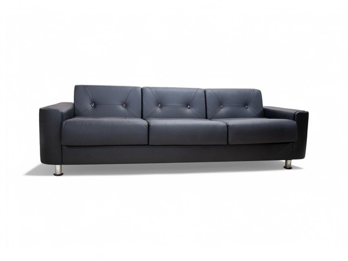Available now, this very Brazilian Modern sofa in black leather, wood and Chrome designed by Jorge Zalszupin in the seventies is simply spectacular!

This one-of-a-kind three seat sofa is called “Pullman” and features a solid wood structure
