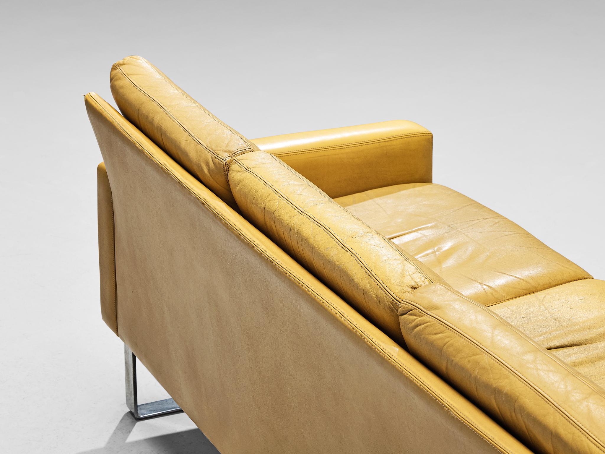 Mid-Century Modern Sofa in Camel Yellow Leather and Steel In Good Condition For Sale In Waalwijk, NL