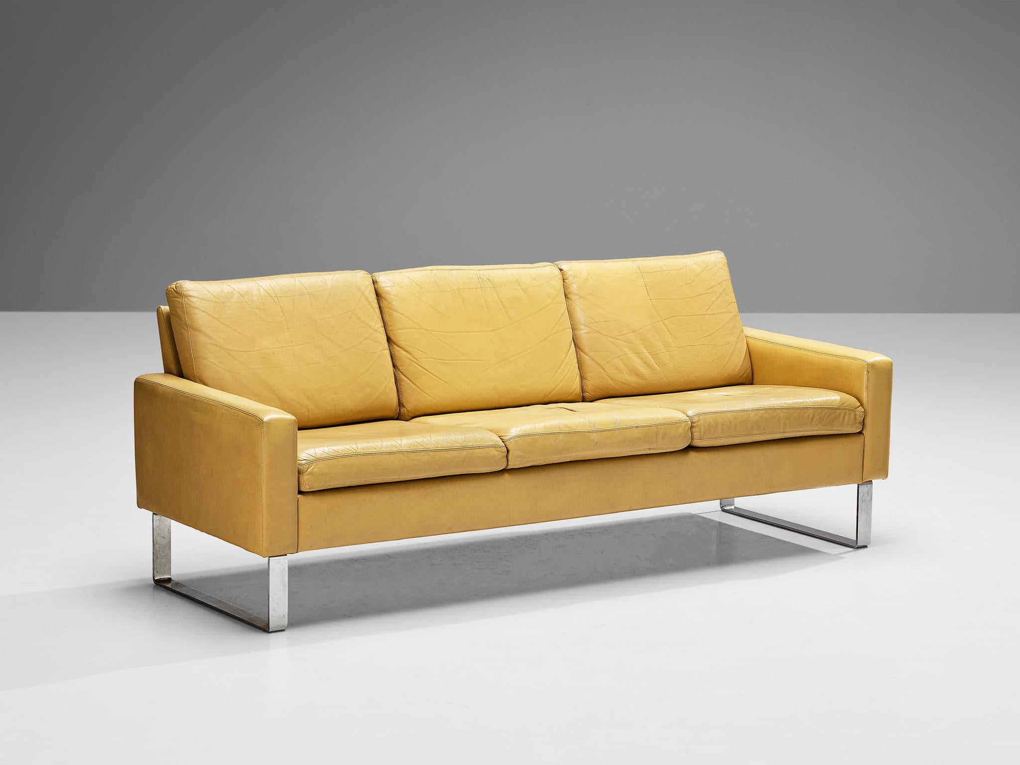 Mid-Century Modern Sofa in Camel Yellow Leather and Steel For Sale 2