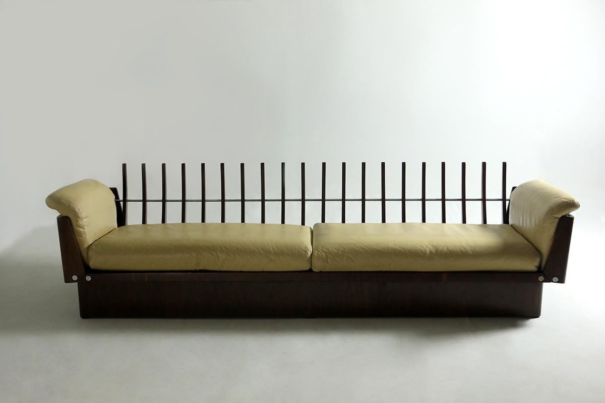 Modernes Sofa aus Hartholz und Leder von Lineart Móveis, Brasilien 1960er Jahre (Lackiert) im Angebot