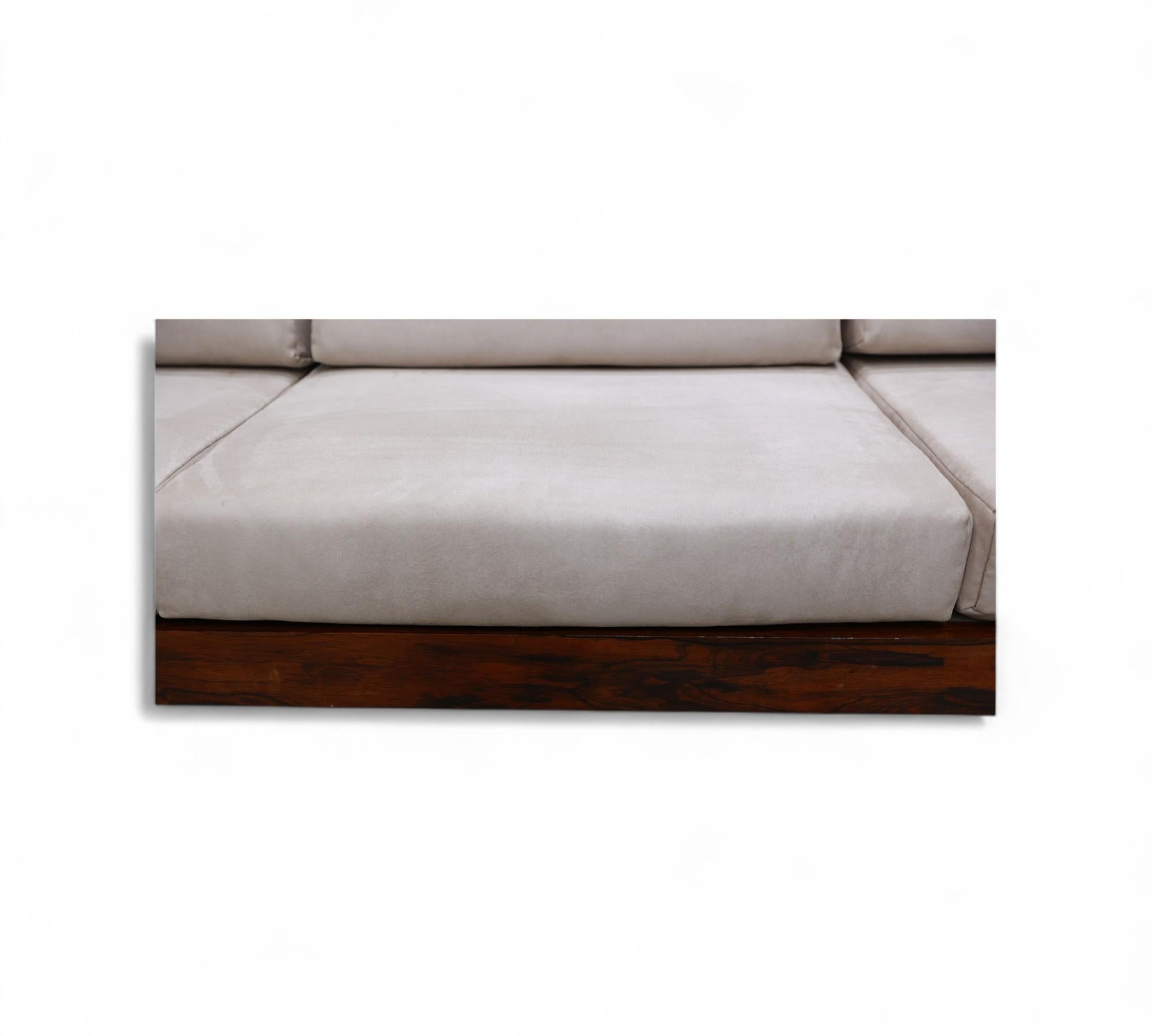 Mid-Century Modern Sofa in Hardwood & Fabric, Fatima, c. 1960 For Sale 3