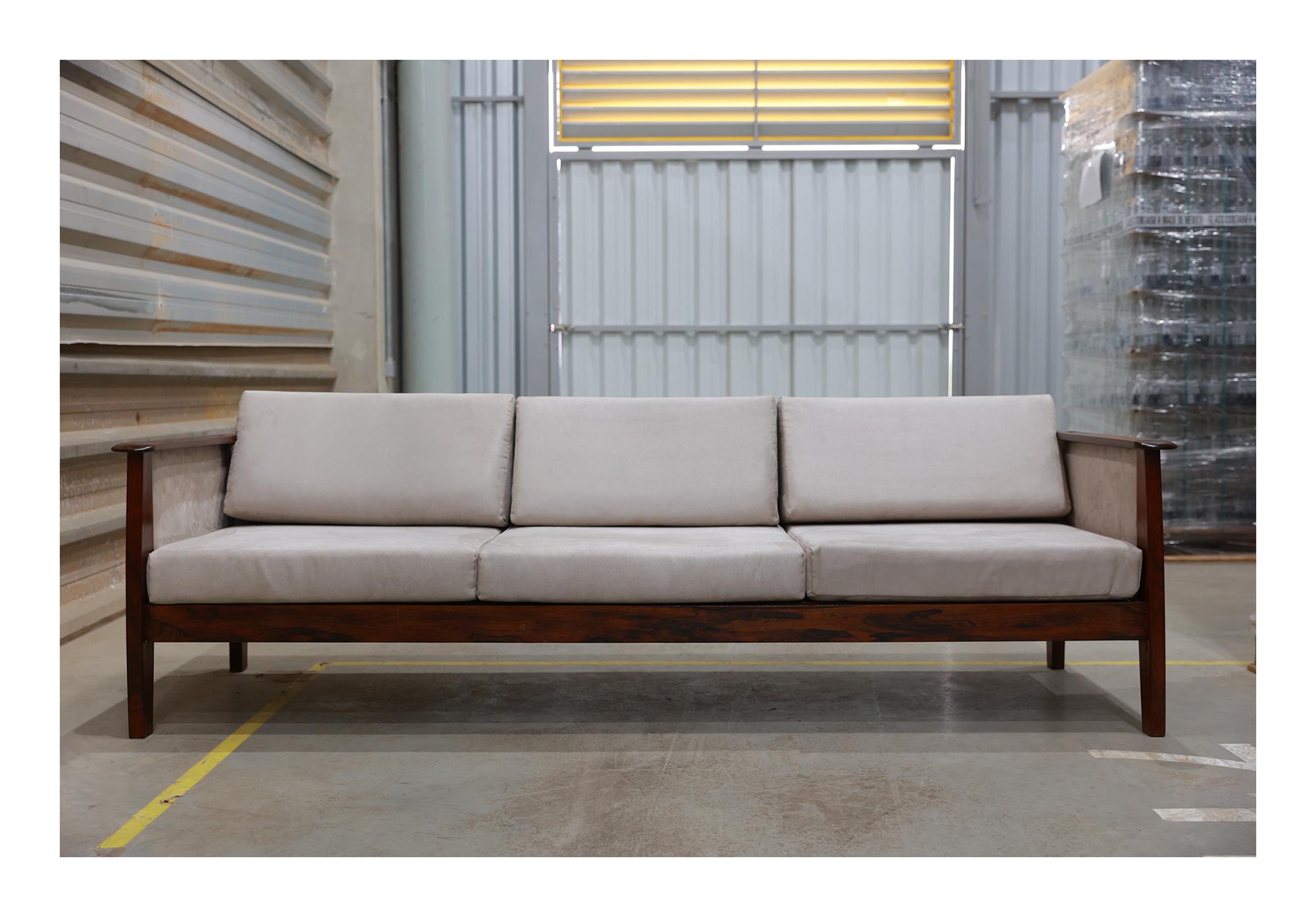 Sofá moderno de mediados de siglo en madera noble y tela, Fátima, c. 1960 Moderno de mediados de siglo en venta