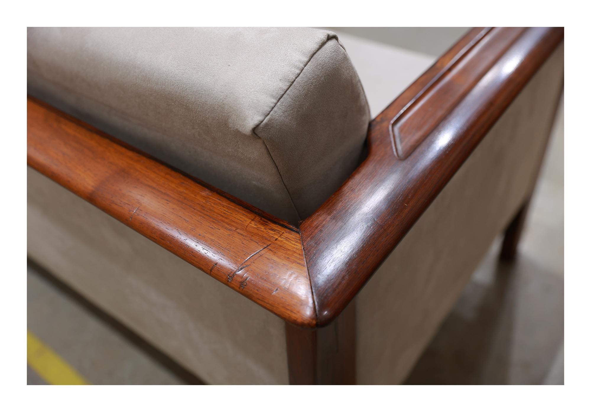 Sofá moderno de mediados de siglo en madera noble y tela, Fátima, c. 1960 en Bueno estado para la venta en New York, NY