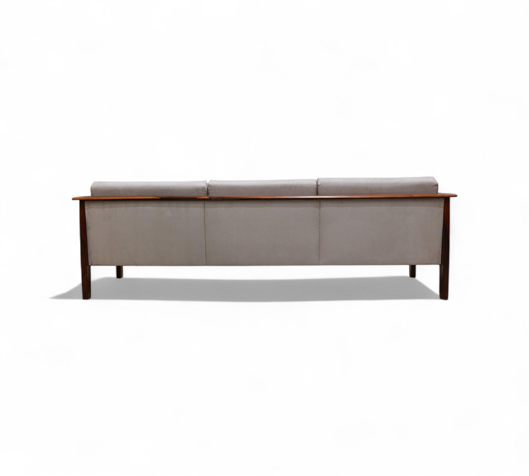 20th Century Mid-Century Modern Sofa in Hardwood & Fabric, Fatima, c. 1960 For Sale