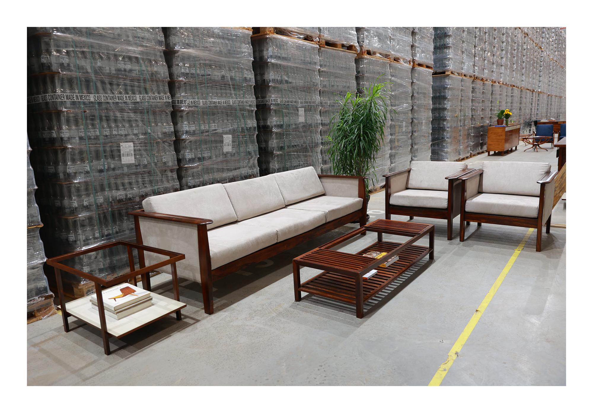 Sofá moderno de mediados de siglo en madera noble y tela, Fátima, c. 1960 Bouclé en venta