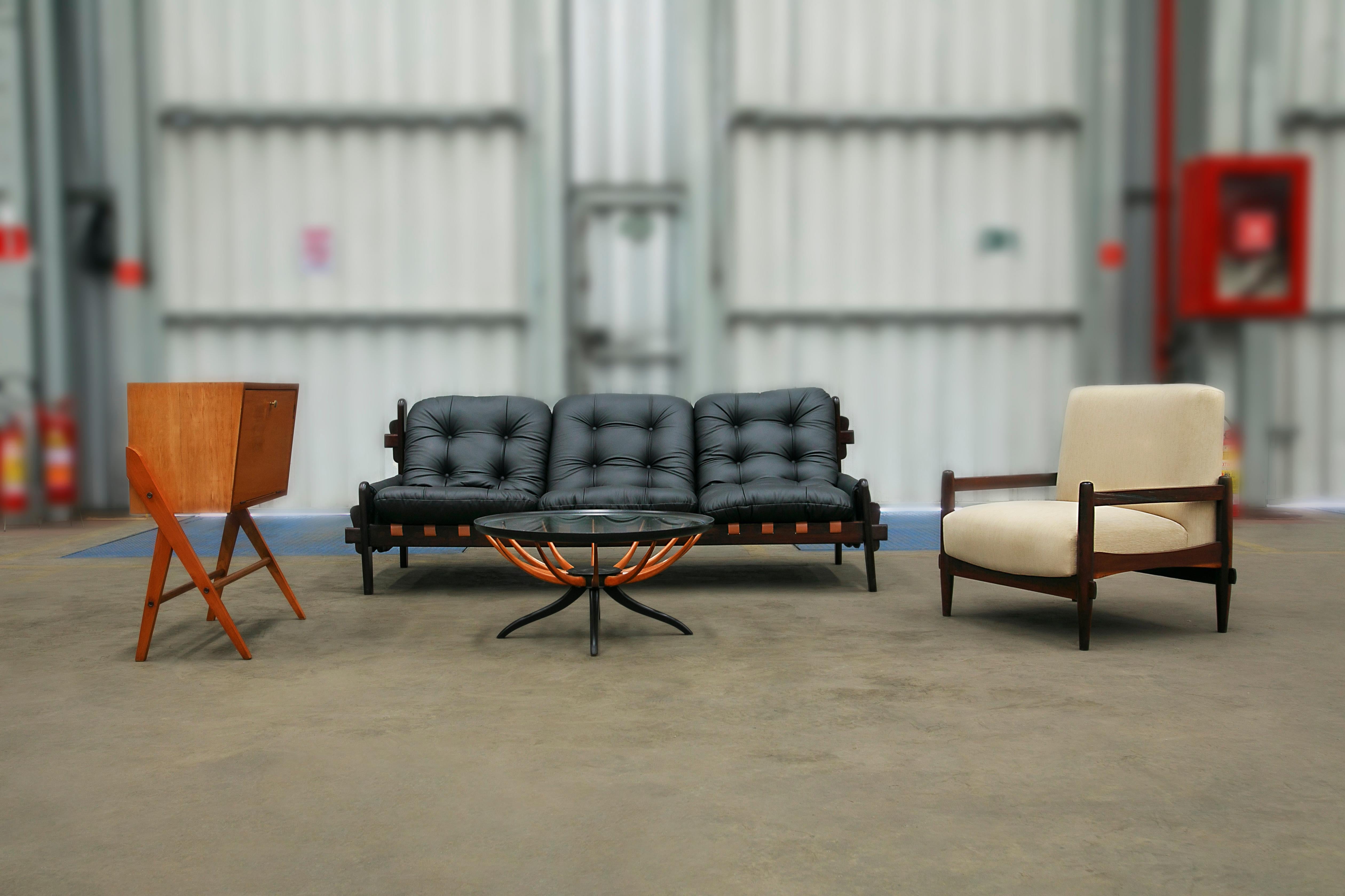 Mid-Century Modern Sofa in Hardwood & Leather by Jean Gillon, 1970, Brazil For Sale 4