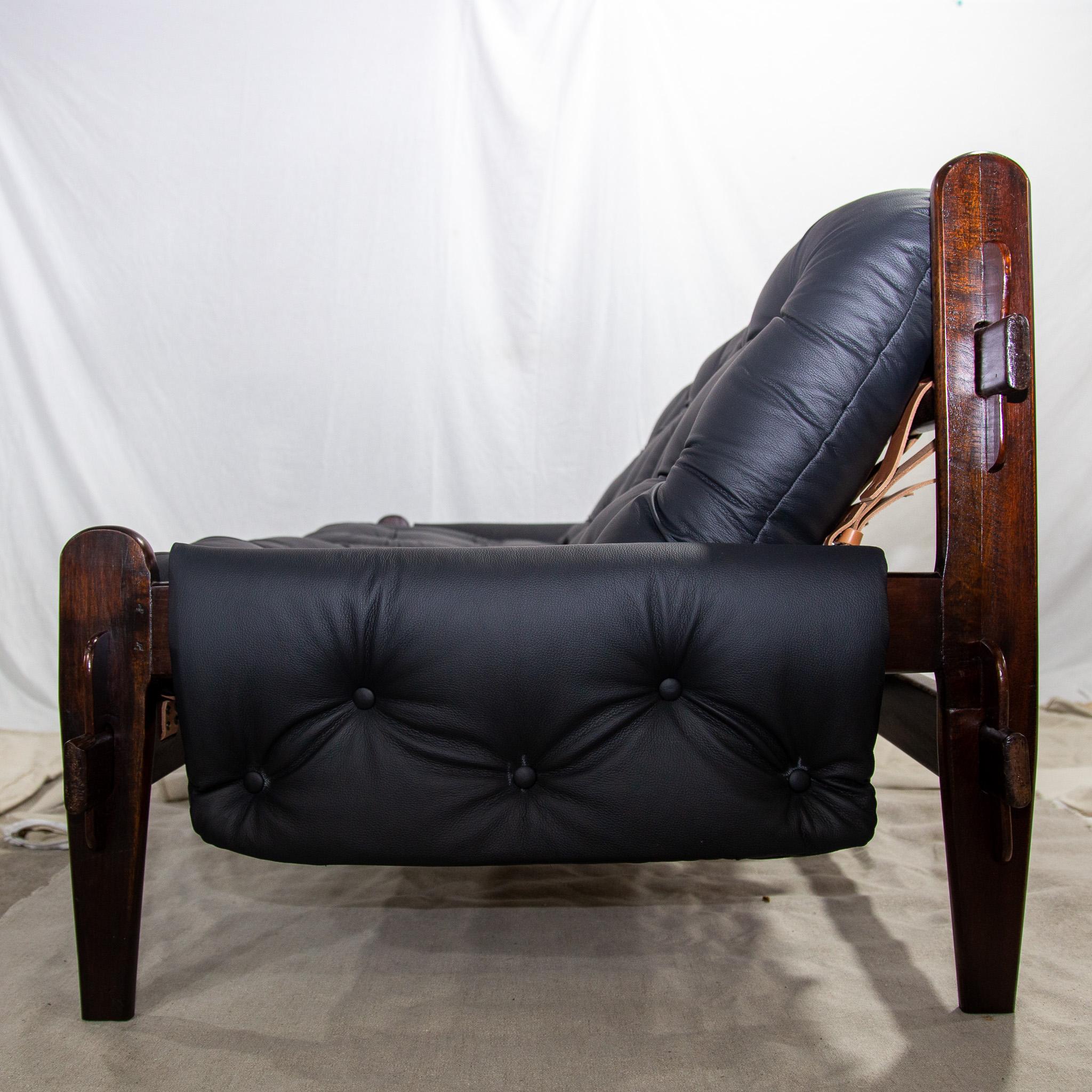 Mid-Century Modern Sofa in Hardwood & Leather by Jean Gillon, 1970, Brazil For Sale 9