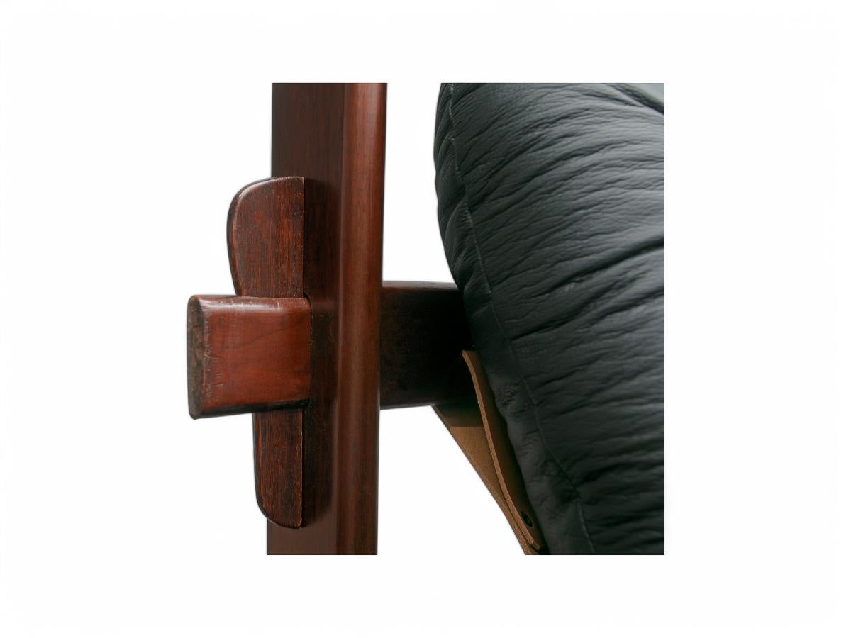 Mid-Century Modern Sofa in Hardwood & Leather by Jean Gillon, 1970, Brazil For Sale 6