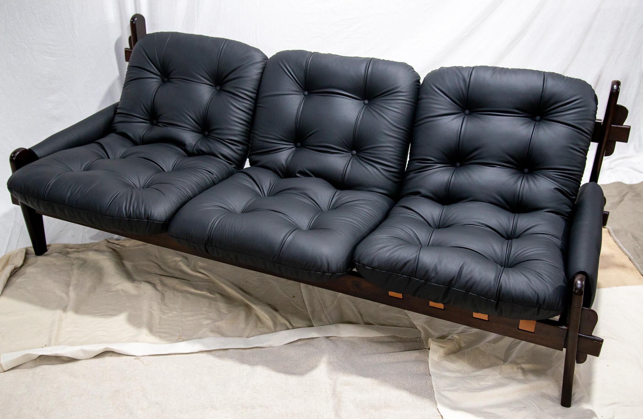South American Mid-Century Modern Sofa in Hardwood & Leather by Jean Gillon, 1970, Brazil For Sale