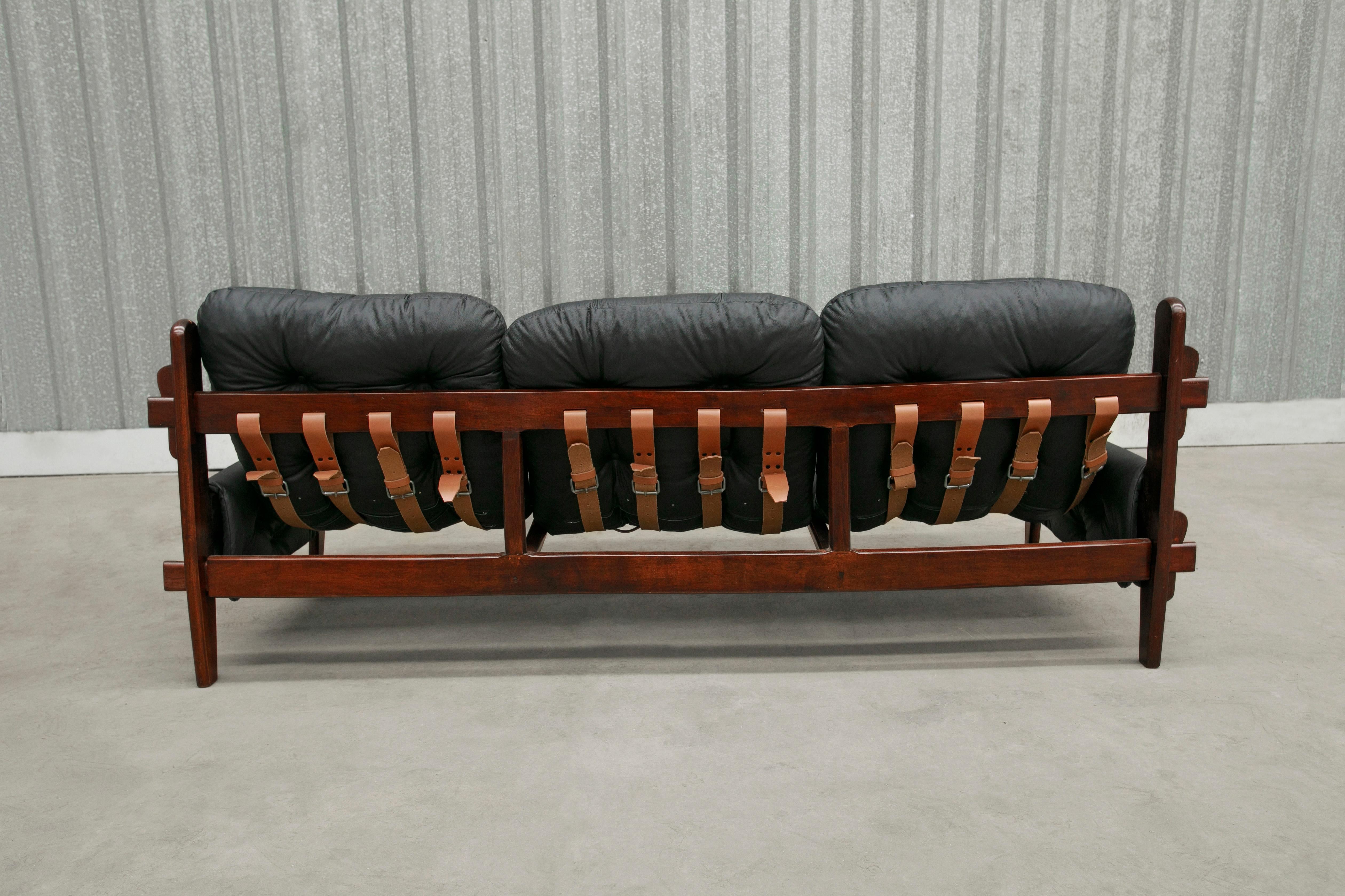 Mid-Century Modern Sofa in Hardwood & Leather by Jean Gillon, 1970, Brazil In Good Condition For Sale In New York, NY