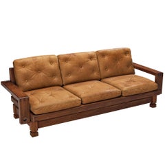 Divano moderno di metà secolo in teak e pelle marrone cognac