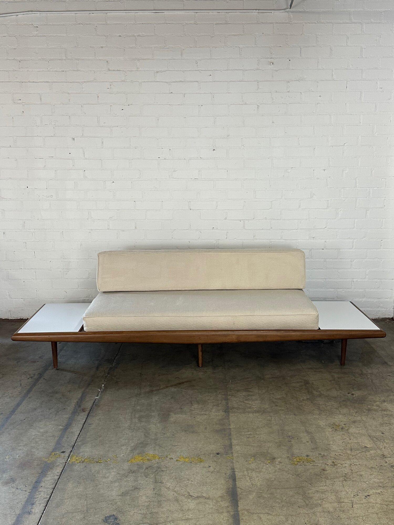 Mid-Century Modern Sofa in the Manner of Adrian Pearsall, Circa 1950 For Sale 8