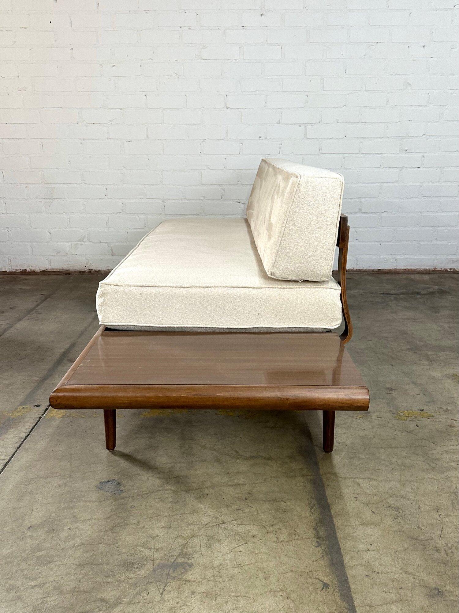 Mid-Century Modern Sofa in the Manner of Adrian Pearsall, Circa 1950 For Sale 3