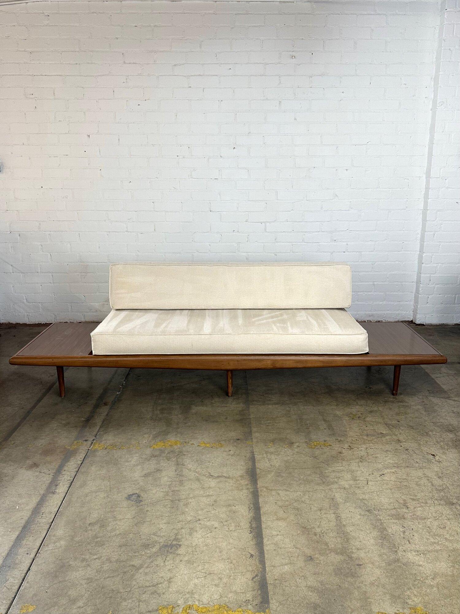 Mid-Century Modern Sofa in the Manner of Adrian Pearsall, Circa 1950 For Sale 4