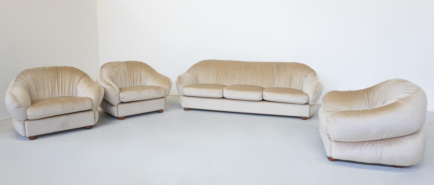 Velours Sofa mi-siècle moderne, Italie - Nouveau tissu d'ameublement en vente