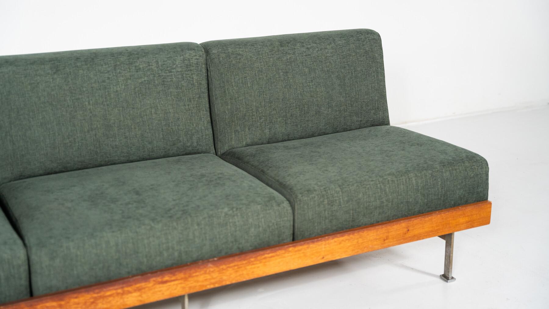 Mid-Century Modern Sofa, Saporiti, Italy, 1960s - New Upholstery For Sale 5