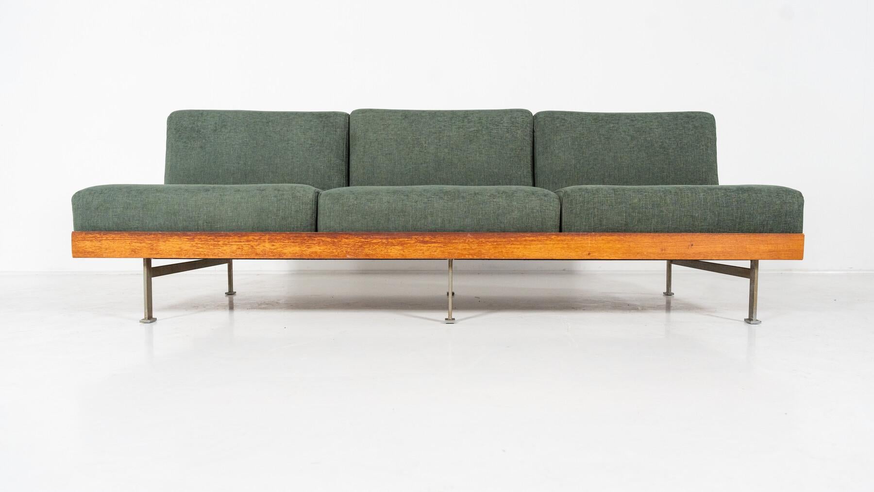 Mid-Century Modern Sofa, Saporiti, Italy, 1960s - New Upholstery For Sale 8