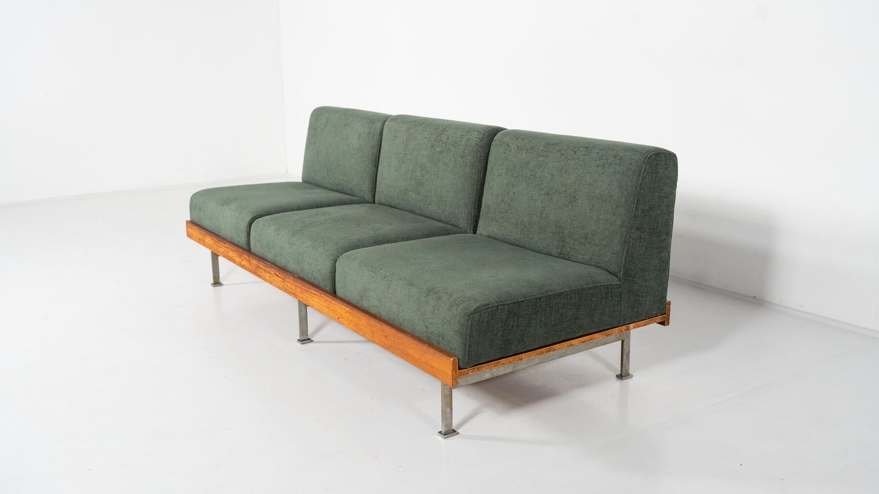 Mid-Century Modern Sofa, Saporiti, Italy, 1960s - New Upholstery For Sale 9
