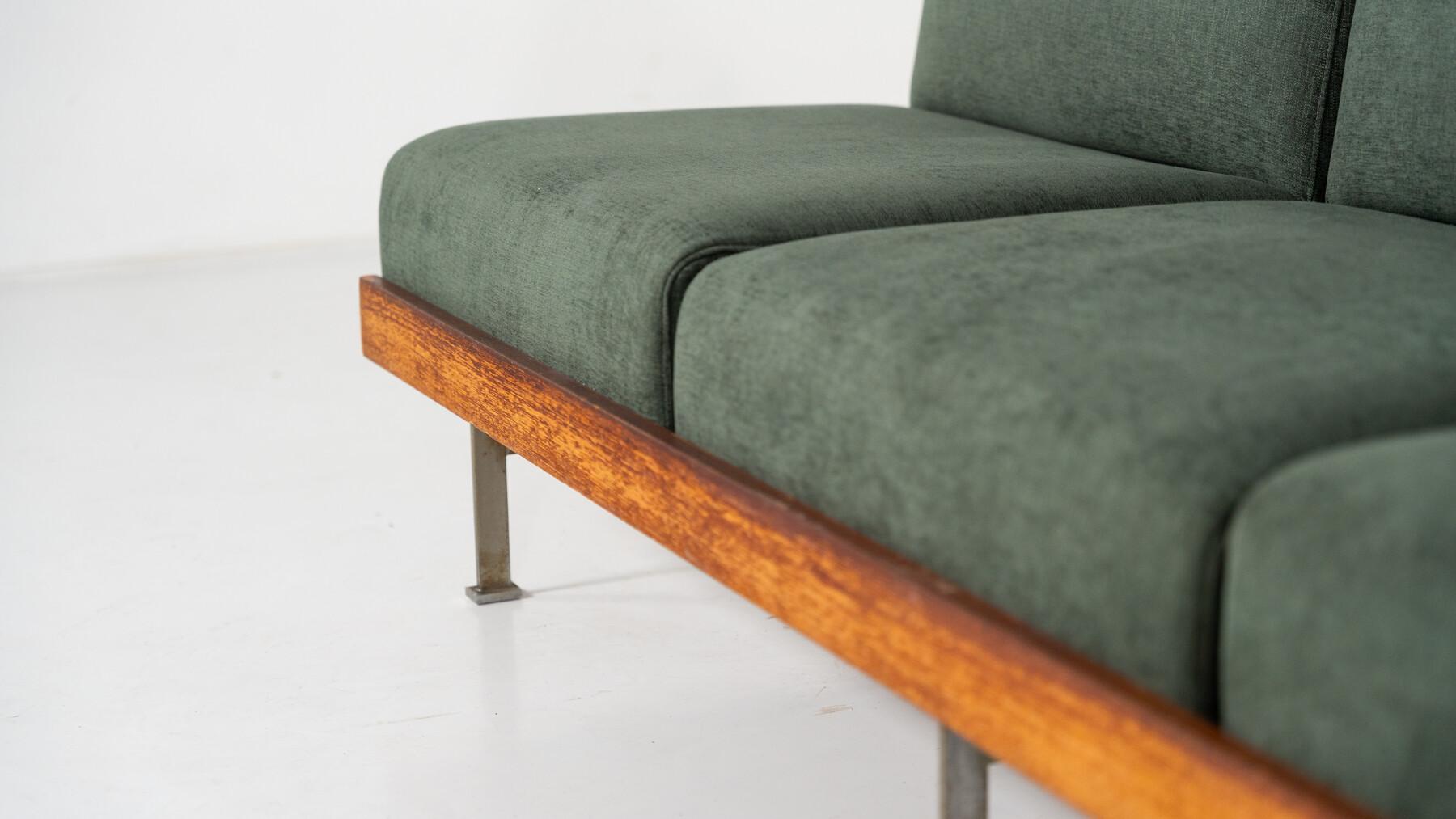 Mid-20th Century Mid-Century Modern Sofa, Saporiti, Italy, 1960s - New Upholstery For Sale