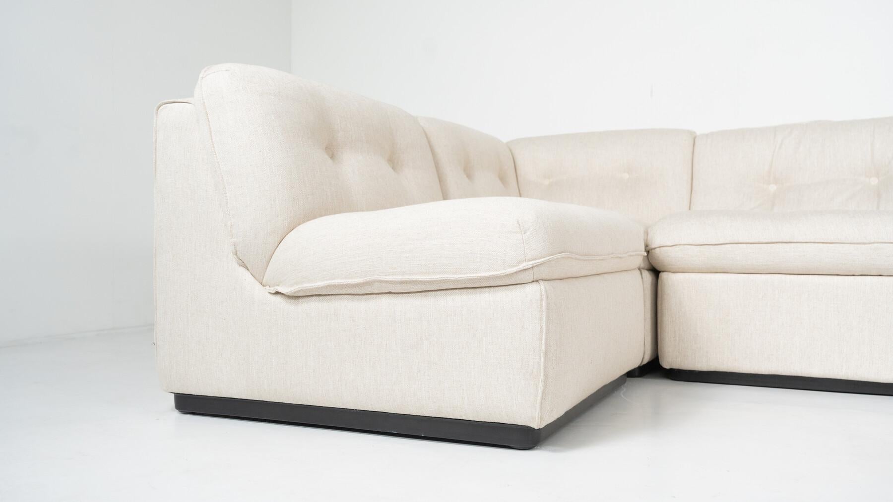 Modernes Sofa-/Sofabett aus der Mitte des Jahrhunderts, Italien, neue Polsterung (Moderne der Mitte des Jahrhunderts) im Angebot