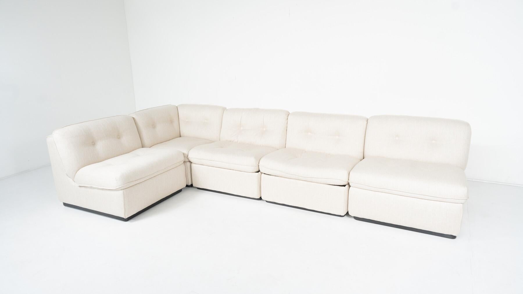 Modernes Sofa-/Sofabett aus der Mitte des Jahrhunderts, Italien, neue Polsterung (Stoff) im Angebot