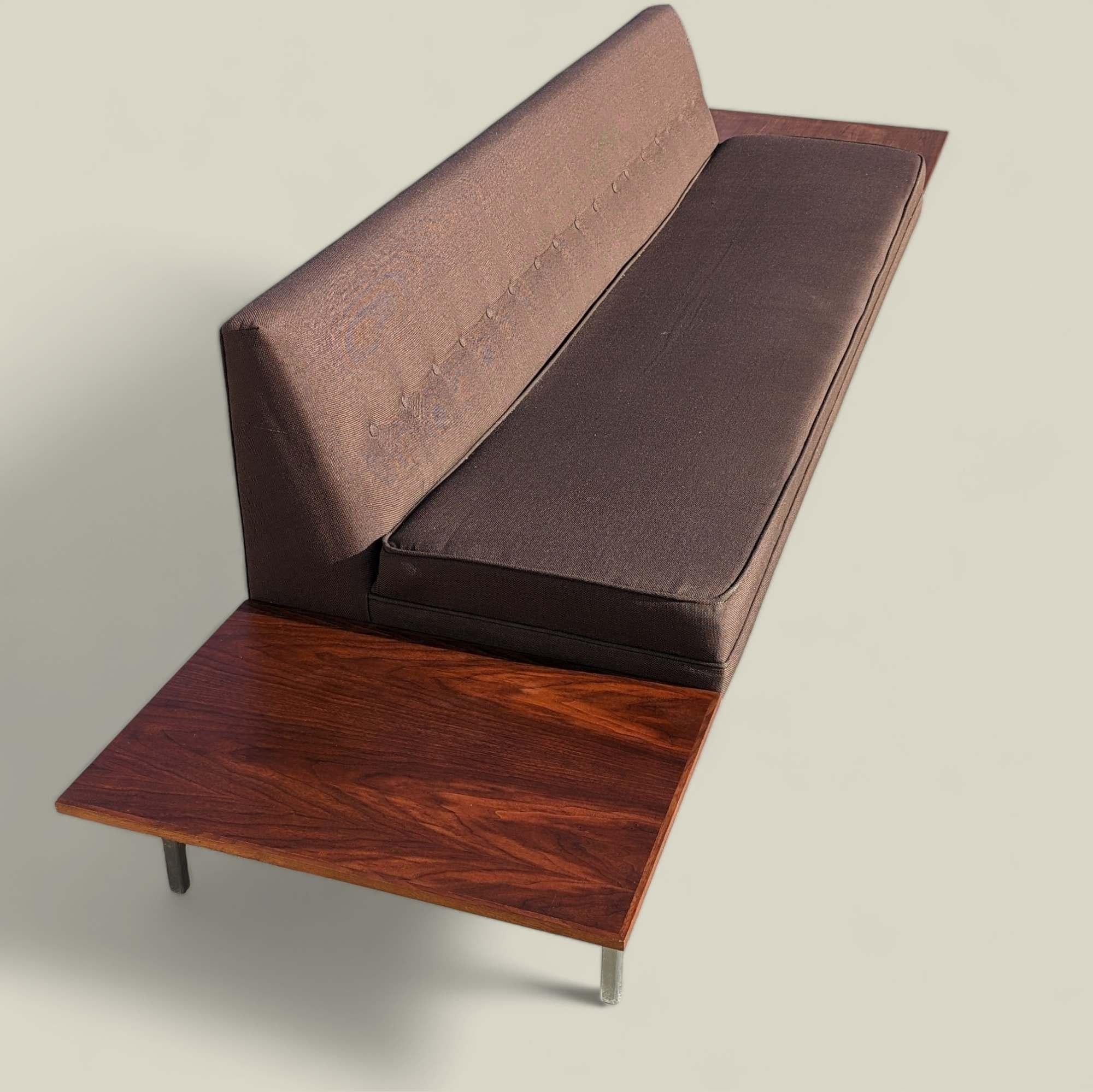 Mid-Century Modern Canapé moderne du milieu du siècle avec tables d'appoint George Nelson pour Herman Miller en vente