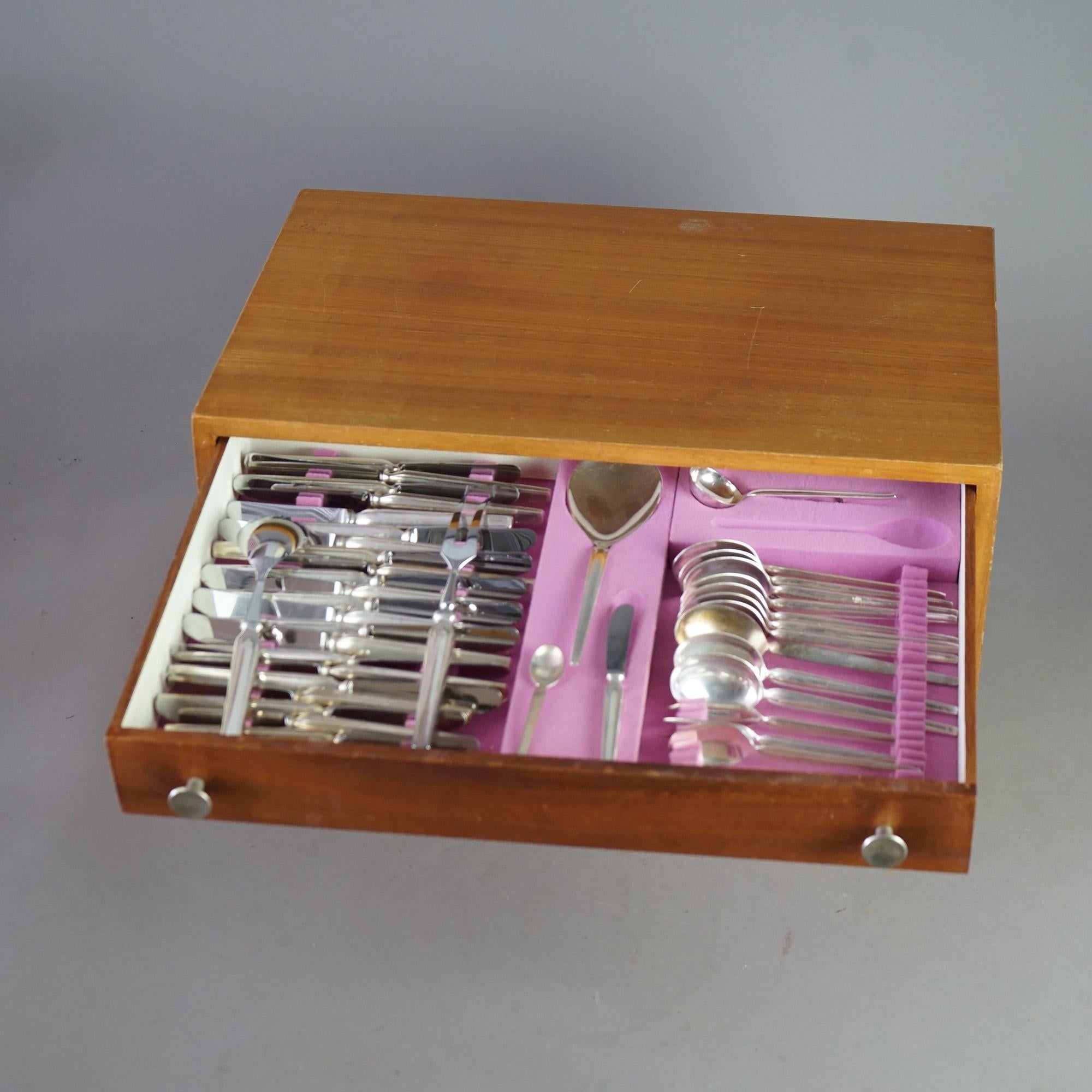 Mid Century Modern Sola Elite 179 Pieces of Flatware with Teakwood Chest 20thC 7